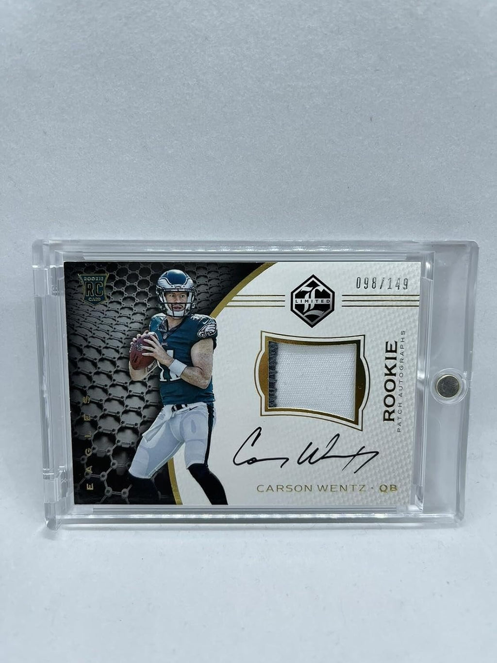 Carson Wentz 2016 Panini Limited #109 Rookie Patch On Card Auto RPA #/149 W/Mag - Football Slabbed Autographed Rookie Cards