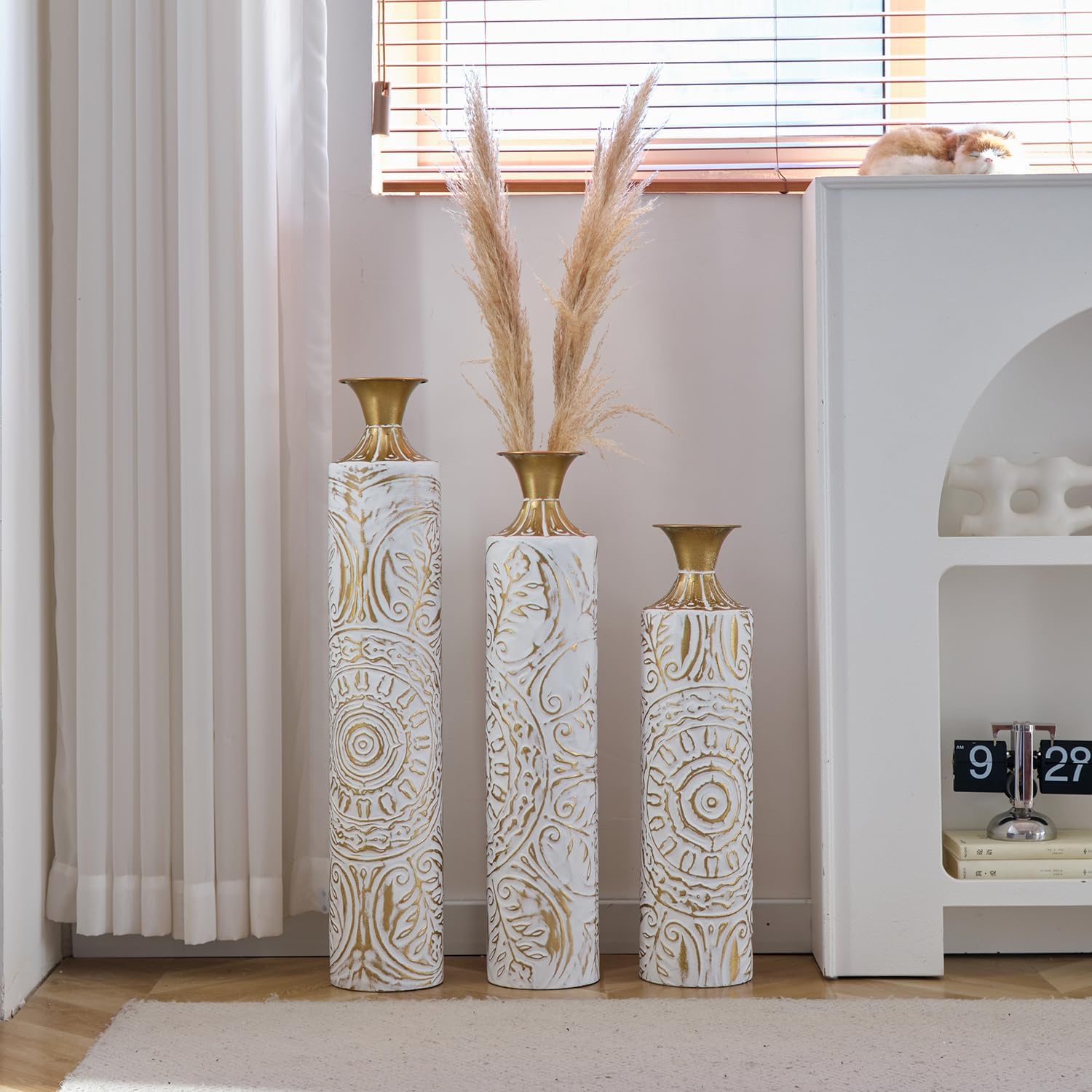 Gorgeous Set of 3 White & Gold Metal Vases - Stylish Floor Decoration, 24in/28.7in/33.5in Tall for Elegant Home Décor!