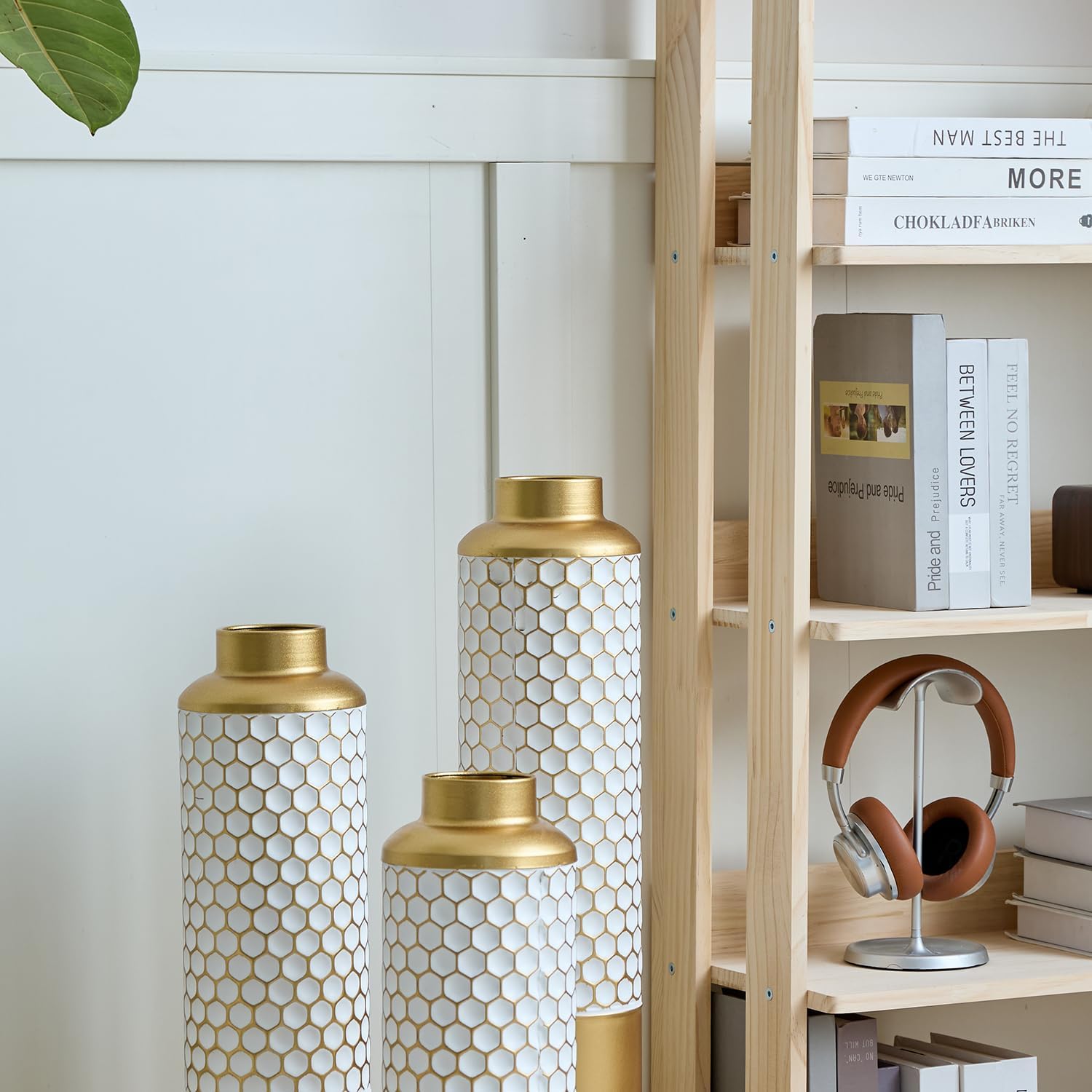 Gorgeous 3-Piece Set of White & Gold Metal Vases - Modern Droplet Shaped Home Decor for Stylish Living Spaces!
