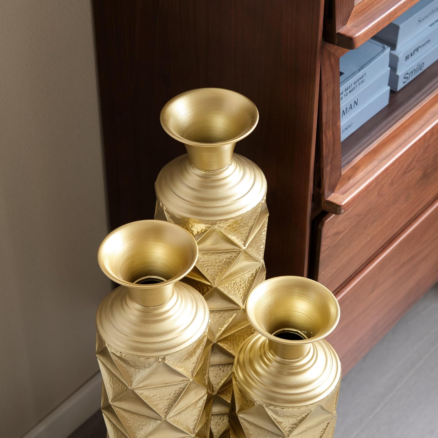3-piece/Set Large Metal Floor Vases, Decorative Tall Set of 3 Handmade High Distressed Vintage Oversized Center Vases Standing Flower Holder for Modern Home Décor Indoor (Gold+3D Triangle)